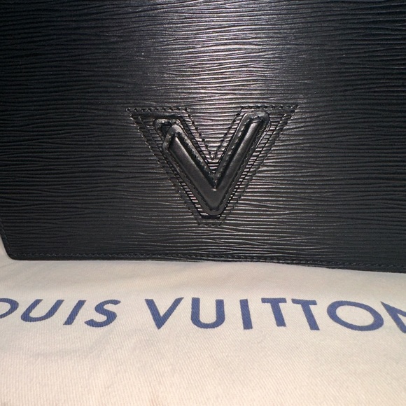 Auth LOUIS VUITTON Pochette Trapeze Clutch Black Epi Leather Bag France MI1920 - Picture 3 of 13